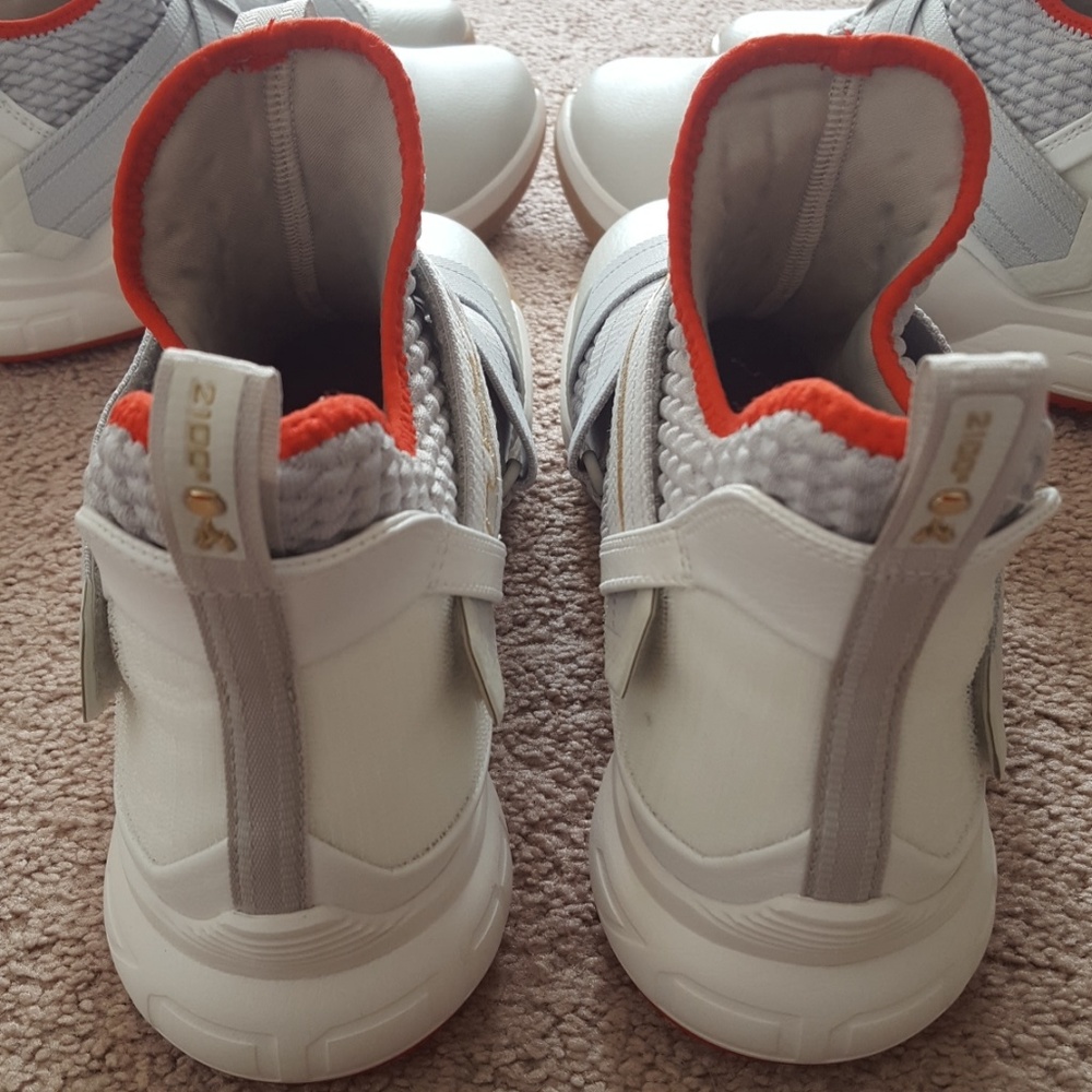 ☆New☆ Nike LeBron Soldier 12 Light Bone - Picture 2 of 8